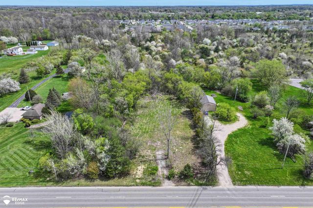 3353 S Center Road, Burton, MI 48519