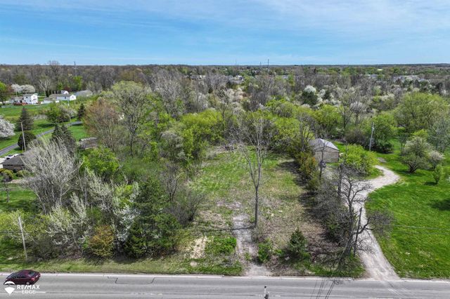 3353 S Center Road, Burton, MI 48519