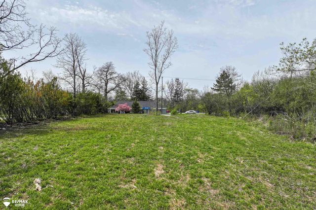 3353 S Center Road, Burton, MI 48519