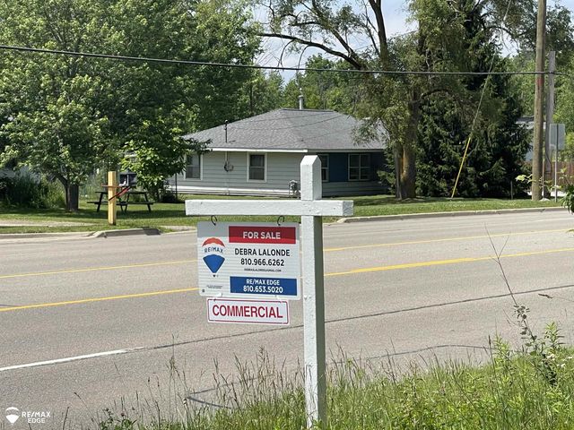 3353 S Center Road, Burton, MI 48519