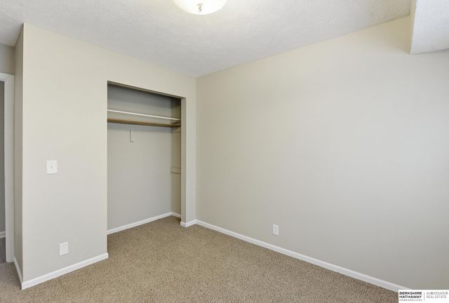 307 E 17th Avenue, Bellevue, NE 68005