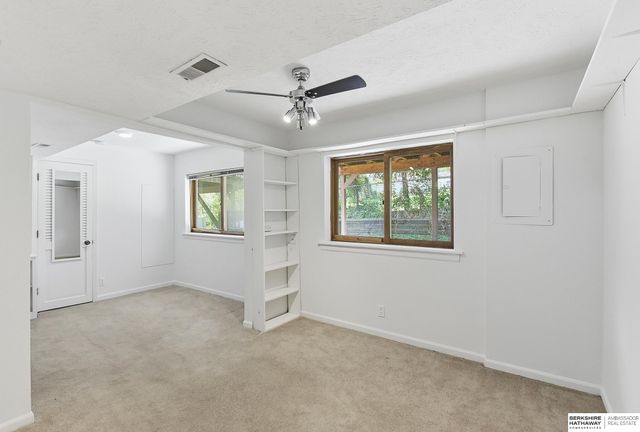 307 E 17th Avenue, Bellevue, NE 68005