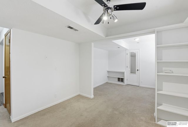307 E 17th Avenue, Bellevue, NE 68005