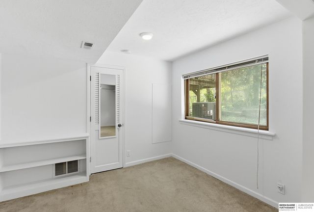 307 E 17th Avenue, Bellevue, NE 68005