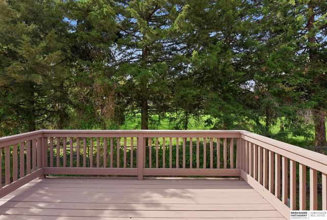 307 E 17th Avenue, Bellevue, NE 68005