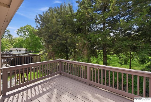 307 E 17th Avenue, Bellevue, NE 68005