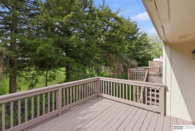 307 E 17th Avenue, Bellevue, NE 68005