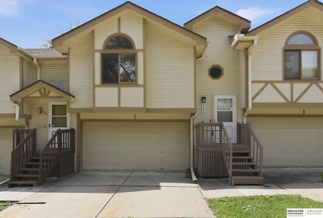 307 E 17th Avenue, Bellevue, NE 68005