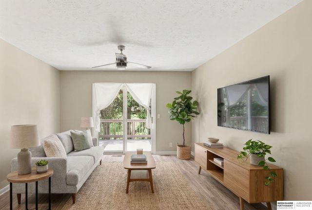 307 E 17th Avenue, Bellevue, NE 68005
