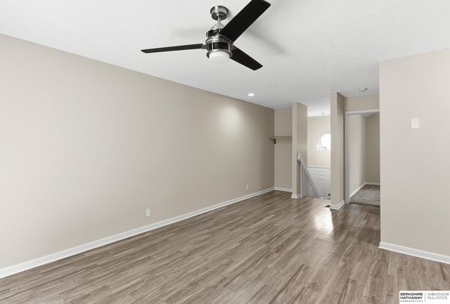307 E 17th Avenue, Bellevue, NE 68005