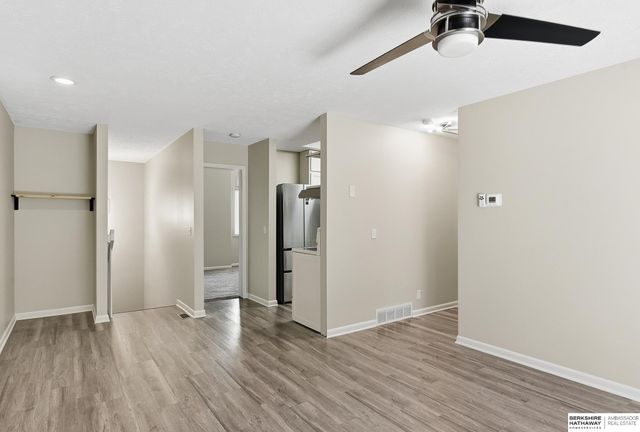 307 E 17th Avenue, Bellevue, NE 68005