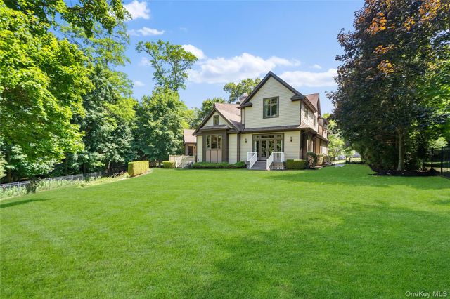 5 Buckingham Court, Muttontown, NY 11791