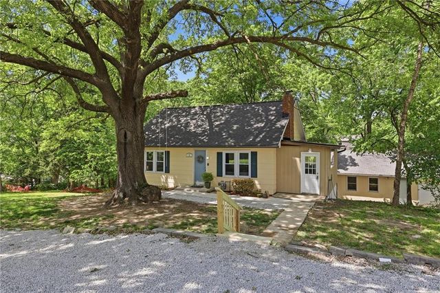 2 NE 70th Terrace, Kansas City, MO 64118
