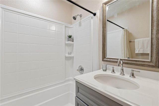 2 NE 70th Terrace, Kansas City, MO 64118