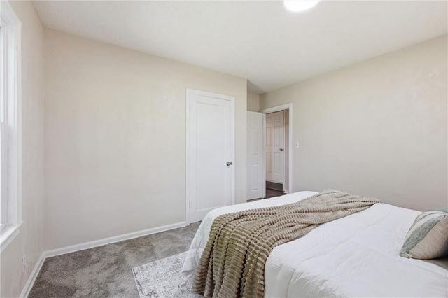 2 NE 70th Terrace, Kansas City, MO 64118
