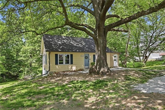 2 NE 70th Terrace, Kansas City, MO 64118
