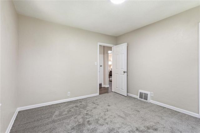 2 NE 70th Terrace, Kansas City, MO 64118