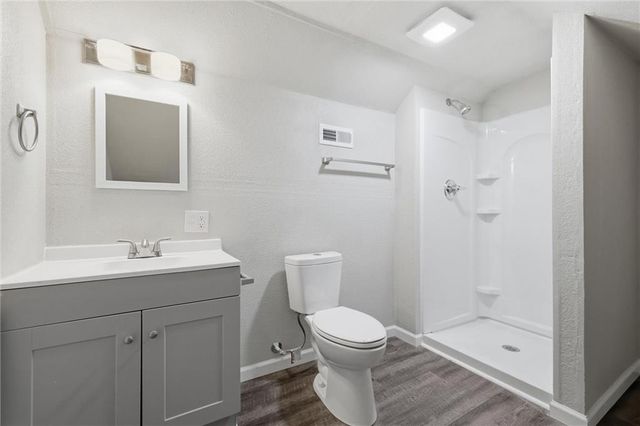 2 NE 70th Terrace, Kansas City, MO 64118