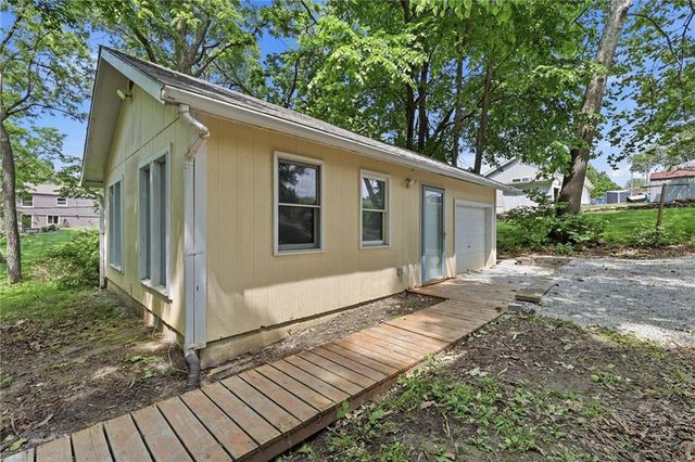 2 NE 70th Terrace, Kansas City, MO 64118