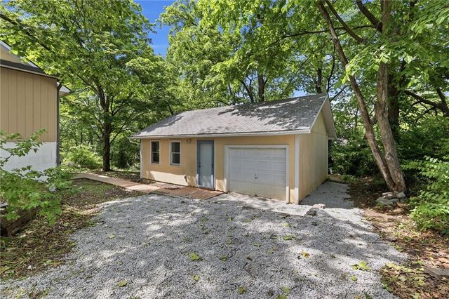 2 NE 70th Terrace, Kansas City, MO 64118