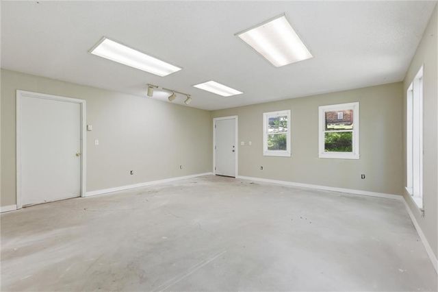 2 NE 70th Terrace, Kansas City, MO 64118