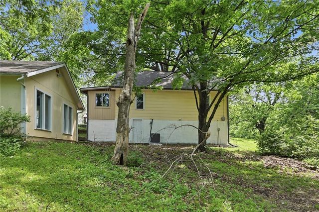 2 NE 70th Terrace, Kansas City, MO 64118