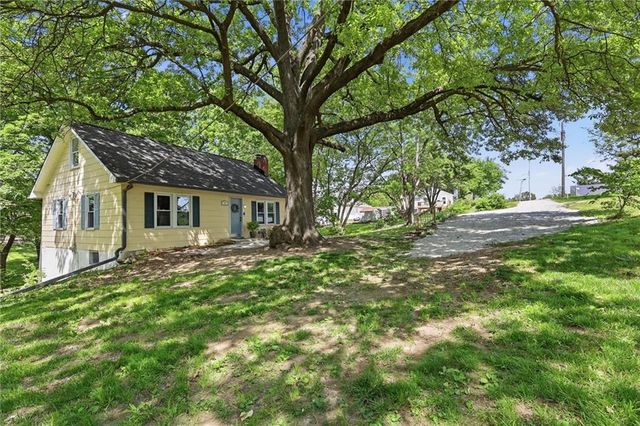 2 NE 70th Terrace, Kansas City, MO 64118