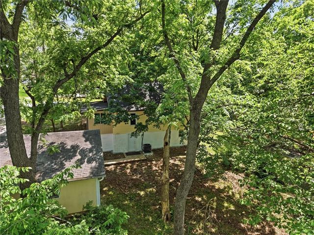 2 NE 70th Terrace, Kansas City, MO 64118