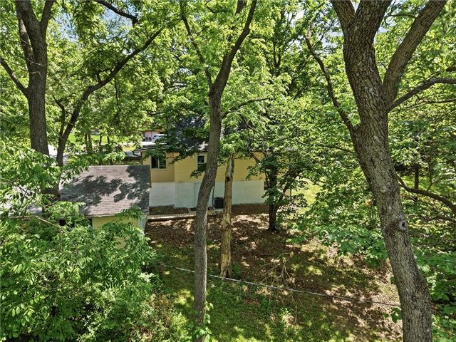 2 NE 70th Terrace, Kansas City, MO 64118