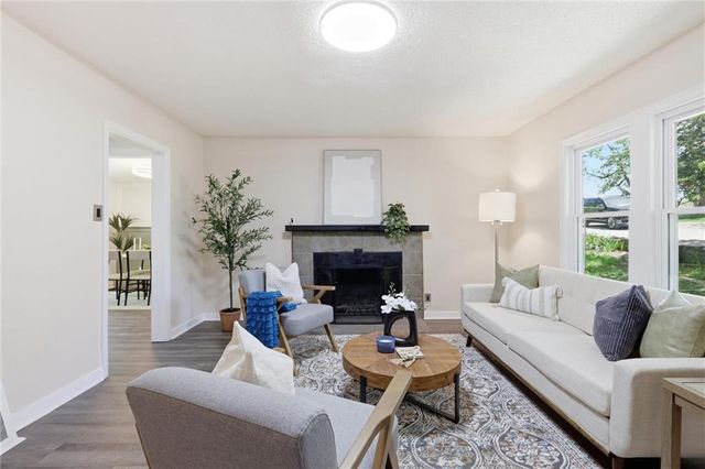 2 NE 70th Terrace, Kansas City, MO 64118