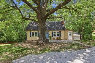 2 NE 70th Terrace, Kansas City, MO 64118