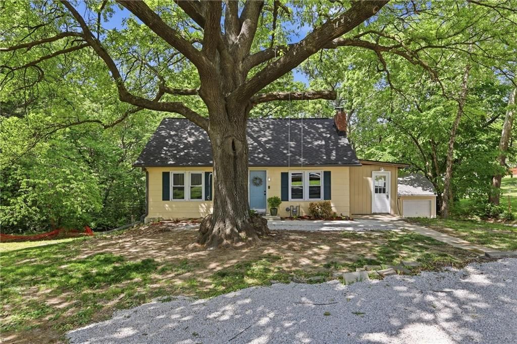 2 NE 70th Terrace, Kansas City, MO 64118