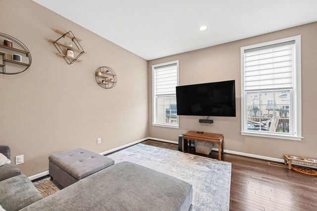 2733 S Spurway Drive, Ann Arbor, MI 48105