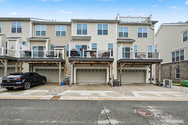 2733 S Spurway Drive, Ann Arbor, MI 48105