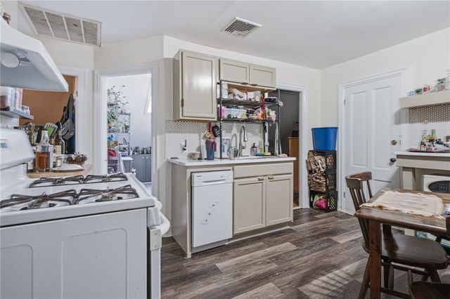 61 Douglas Avenue, Providence, RI 02908