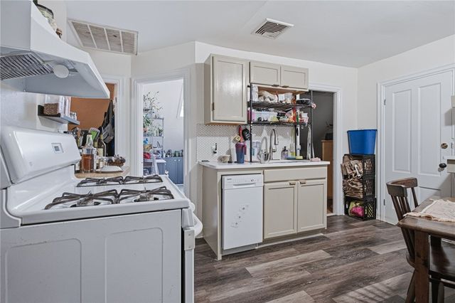 61 Douglas Avenue, Providence, RI 02908