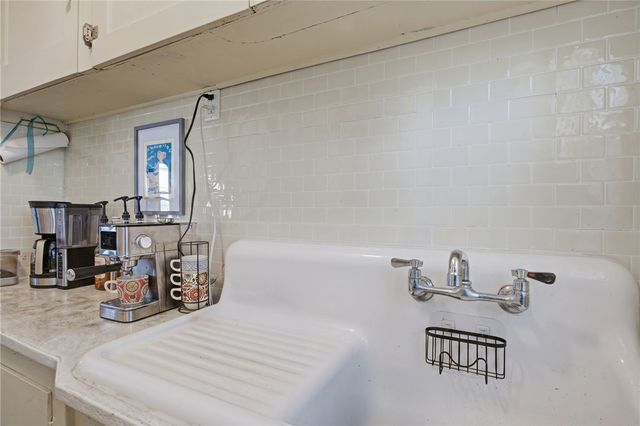 61 Douglas Avenue, Providence, RI 02908