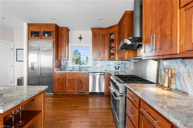 1992 Cross RD, Hayes, VA 23072