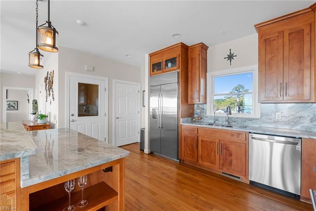 1992 Cross RD, Hayes, VA 23072