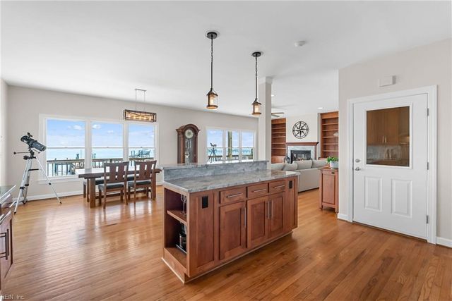 1992 Cross RD, Hayes, VA 23072