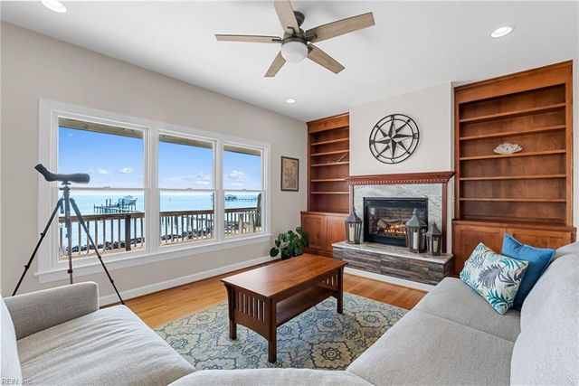 1992 Cross RD, Hayes, VA 23072