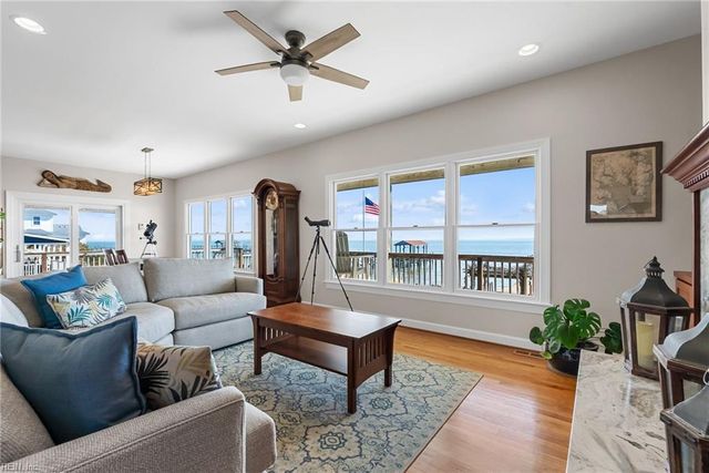 1992 Cross RD, Hayes, VA 23072