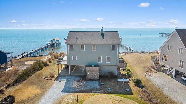 1992 Cross RD, Hayes, VA 23072