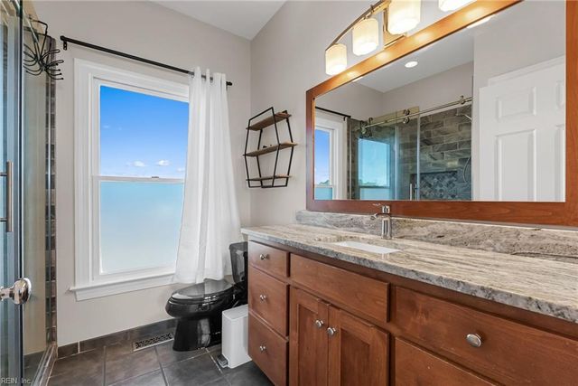 1992 Cross RD, Hayes, VA 23072