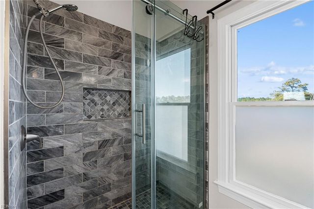 1992 Cross RD, Hayes, VA 23072