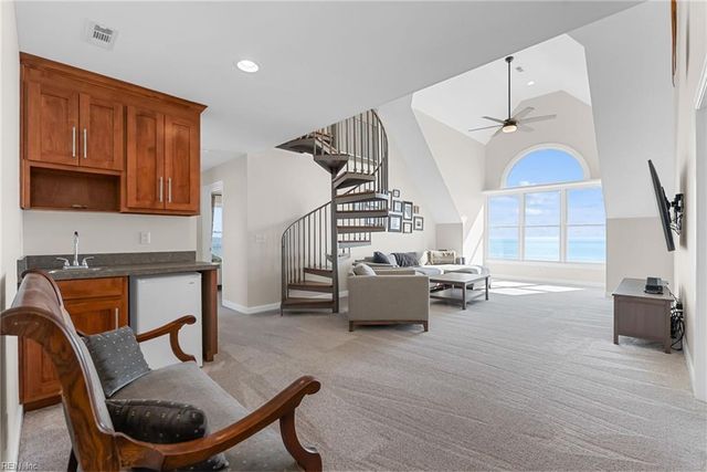 1992 Cross RD, Hayes, VA 23072