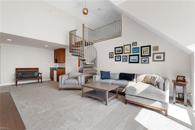 1992 Cross RD, Hayes, VA 23072