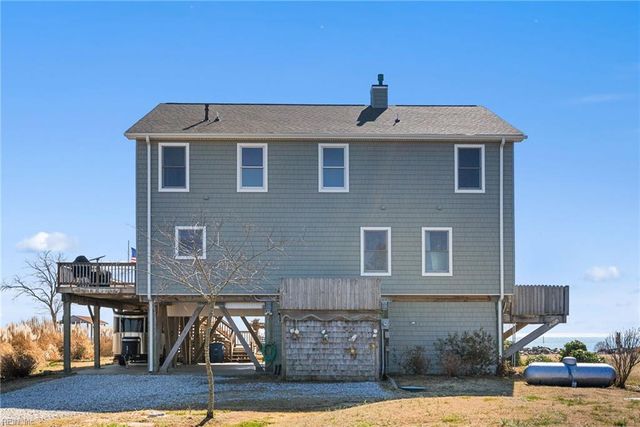 1992 Cross RD, Hayes, VA 23072