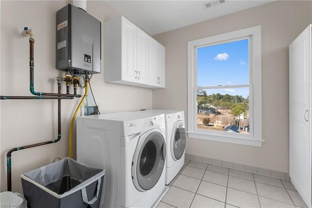 1992 Cross RD, Hayes, VA 23072