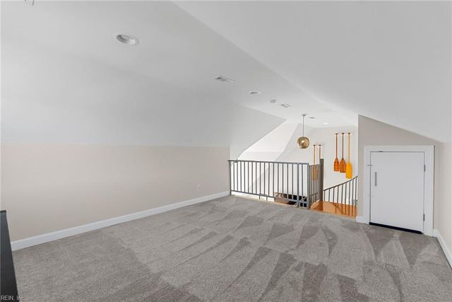 1992 Cross RD, Hayes, VA 23072